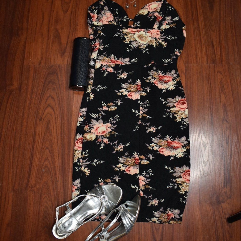 Black with peach floral dress - Picture 15 of 16
